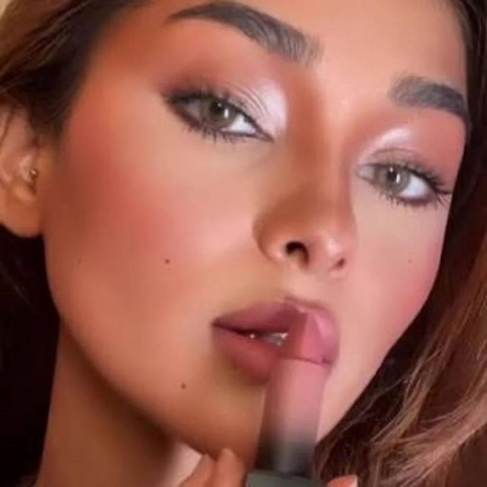 HUDA BEAUTY Girls Trip Lipstick - Cool Toned Soft Natural Pink